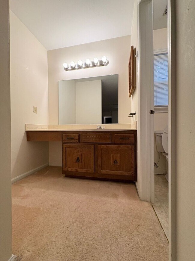 Building Photo - 3 BED / 2 BATH SINGLE FAMILY