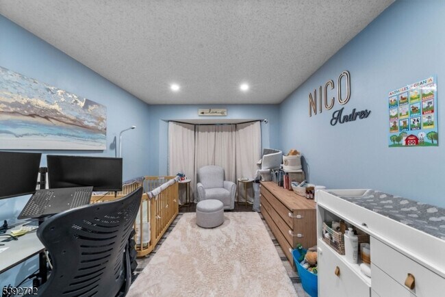 Building Photo - 9 Ruby Ct