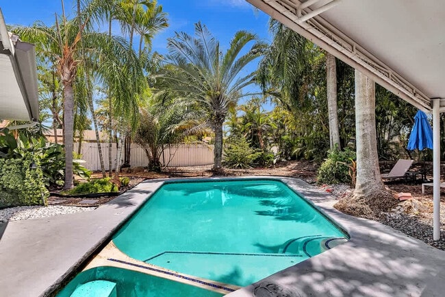 Building Photo - 1568 NE 35th St