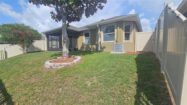 Building Photo - 2528 Ladoga Dr
