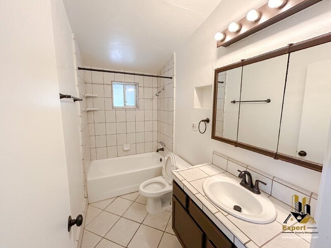 Building Photo - 5825 El Campo Way