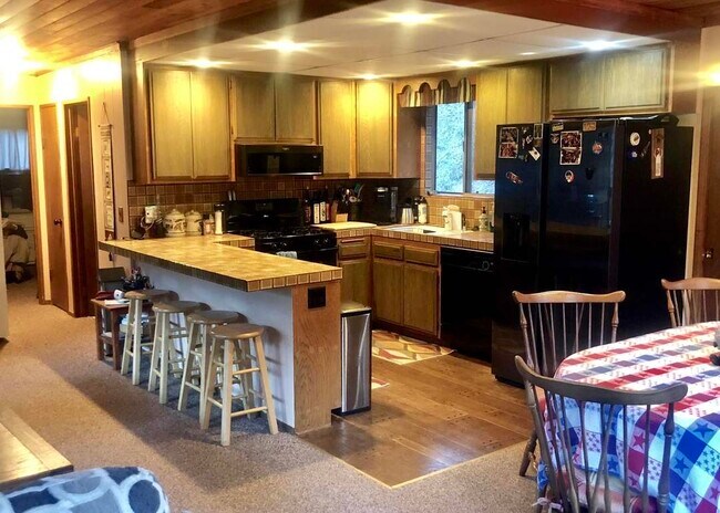 Building Photo - 2120 Cypress Way