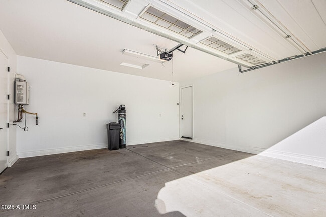 Building Photo - 19874 W Devonshire Ave