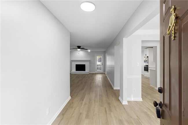 Building Photo - 2110 Meadow View Ct