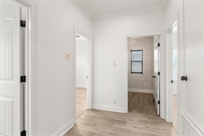 Building Photo - 135 Clematis Ct