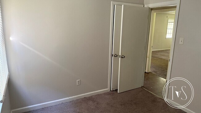 Building Photo - WINTER MOVE-IN SPECIAL: 50% OFF 1st FULL MONTH OF RENT** (**see description for details)