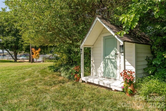 Building Photo - 108 Surfside Rd