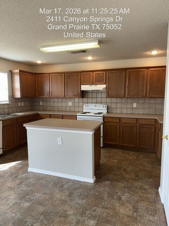 Building Photo - 2411 Canyon Springs Dr