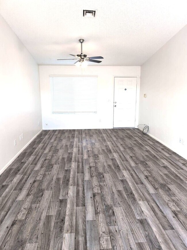 Building Photo - AVAILABLE NOW - NO HOA COMMUNITY!!!