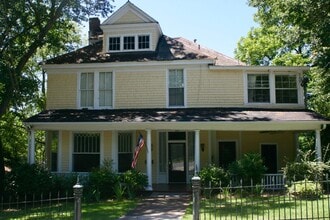 Building Photo - 309 E 3rd St