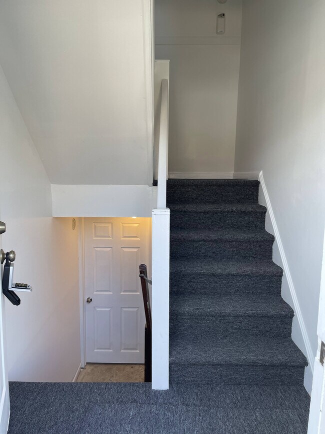 Building Photo - 148 Abbey Ter