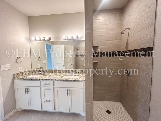 Building Photo - 1904 Uhl Rd