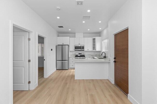 Building Photo - 6704 Saranac St