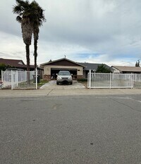 Building Photo - Spacious floor plans 3bedroom, 2bath in a ...