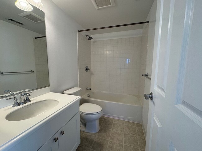Building Photo - Stunning 4 Bedroom with 3 Bathroom Home in...