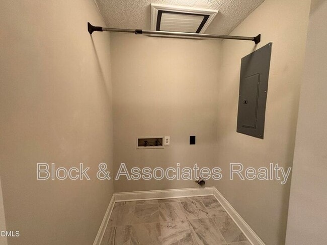 Building Photo - 501 Merrie Rd