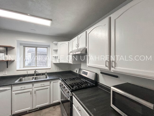 Building Photo - 763 E 80 S