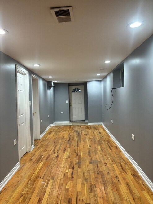 Building Photo - 1626 N Kildare Ave