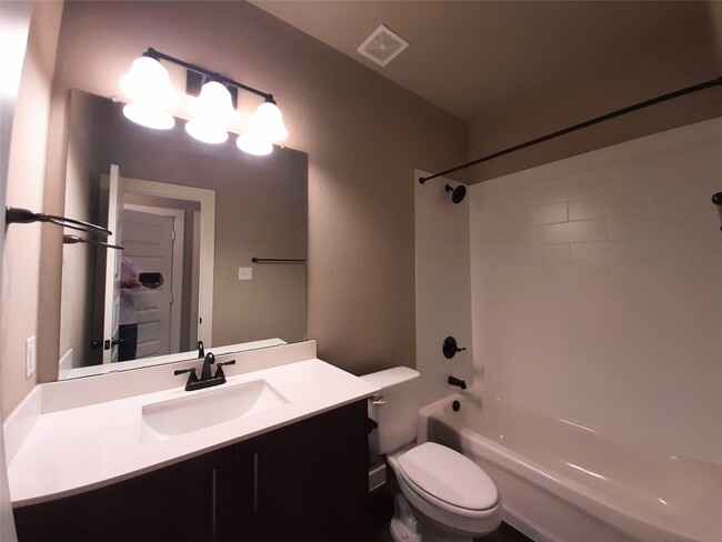 Building Photo - 9733 Grosbeak Ln