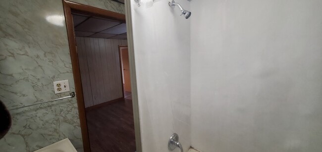 Building Photo - 530 Naylor Rd