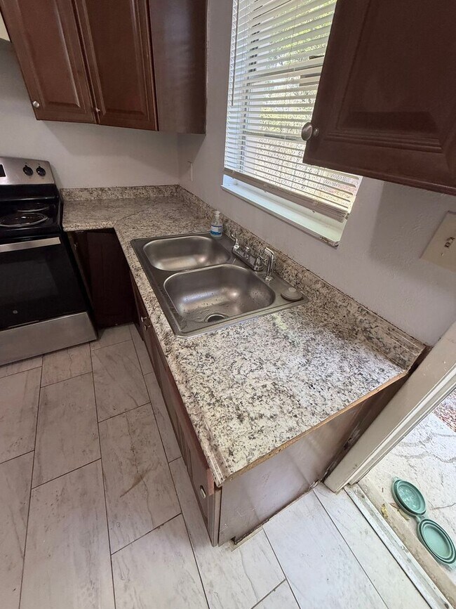 Building Photo - 8105 N Klondyke St