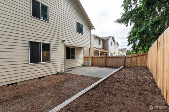 Building Photo - Listed For Rent