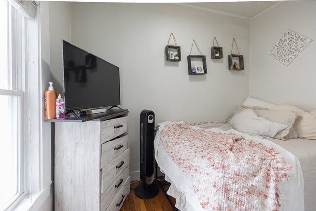 Building Photo - 69 I St