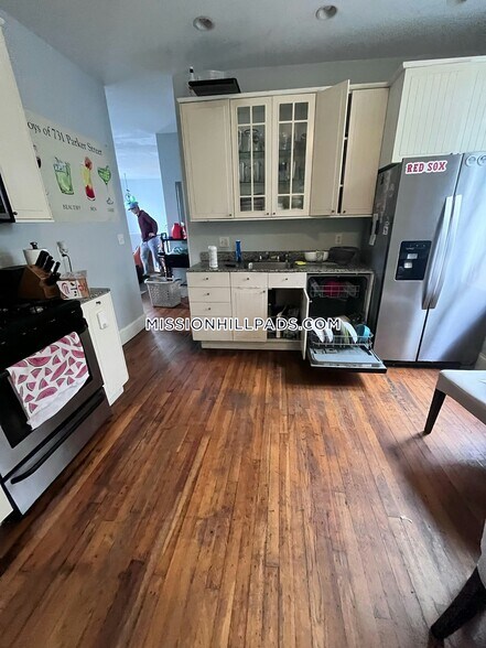 Building Photo - 731 Parker St