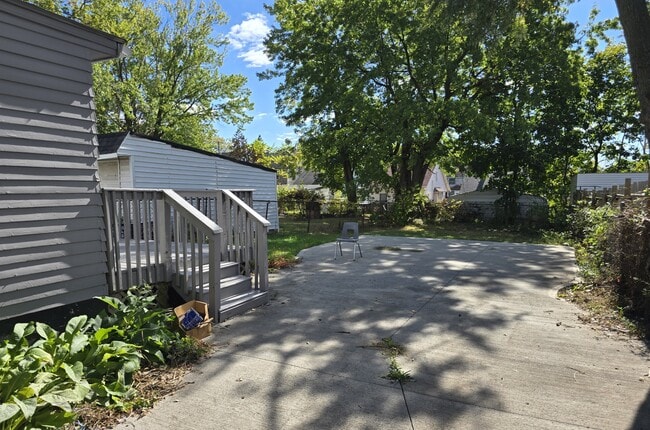 Building Photo - 10312 Nelson Ave