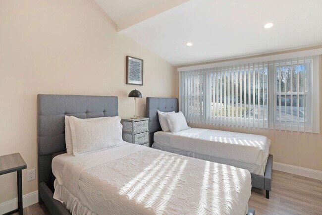 Building Photo - 187 Lakeside Trail