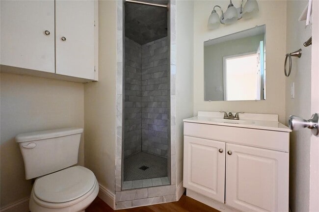 Building Photo - 9715 Oak Hollow Dr