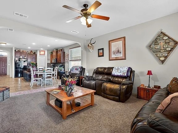 Building Photo - Comfy 3 Bed/2 Bath Midland Home with all appliances, backyard, attached garage, 6 min to grocery ...
