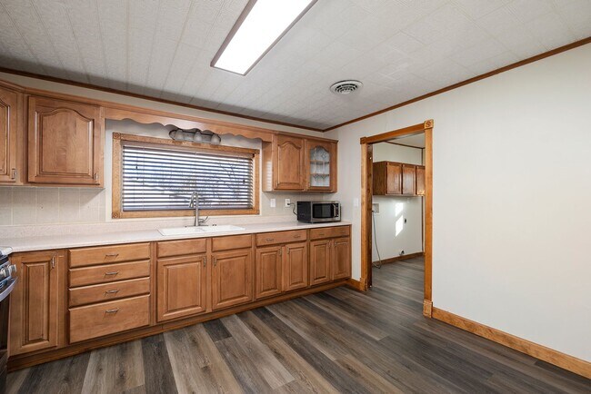 Building Photo - 3 bed / 1.5 Bath Home!