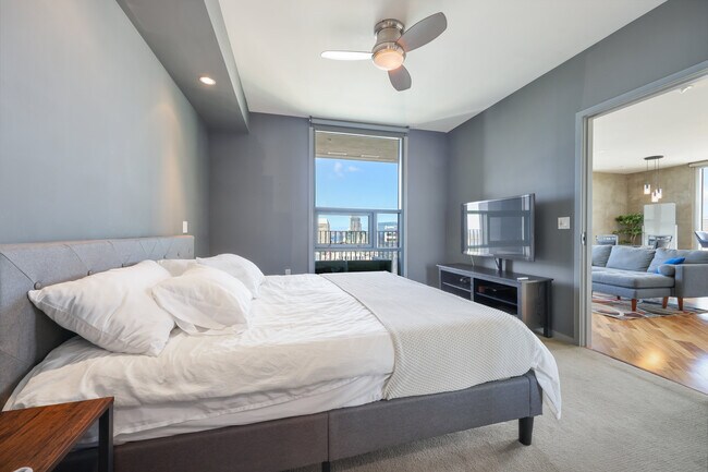 Building Photo - 321 10th Ave