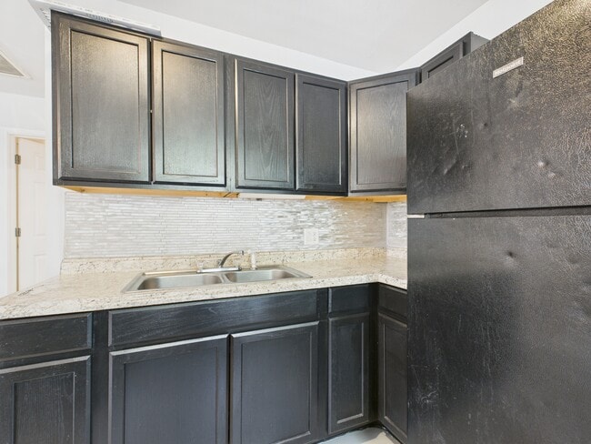 Building Photo - 107 Davis St