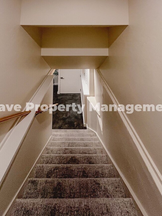 Building Photo - Newly Renovated Basement Suite with High-E...