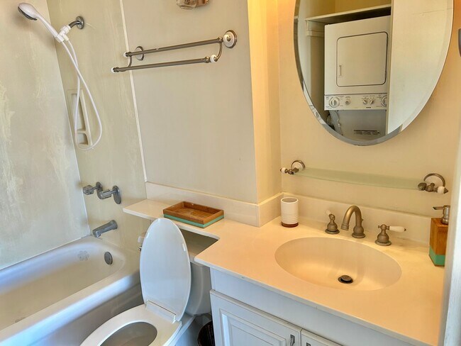Building Photo - Kinau Lanais Furn. 1 Bdrm., 1 bathroom with 1 cov'd/sec'd  parking