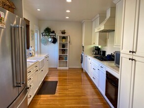 Building Photo - FLEXIBLE FULLY FURNISHED Point Loma Home! AC! All Utilities Included!