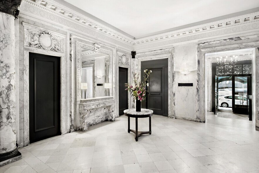 Building Photo - 11 W 81st St