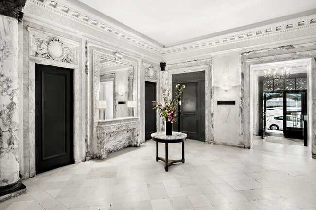 Building Photo - 11 W 81st St
