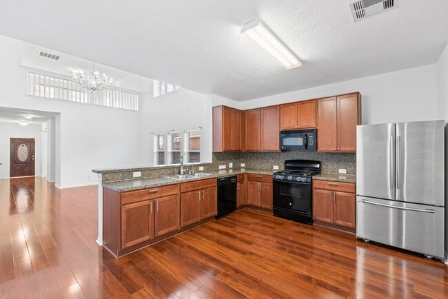 Building Photo - Comfort and Convenience in This Bay Colony Pointe Beauty