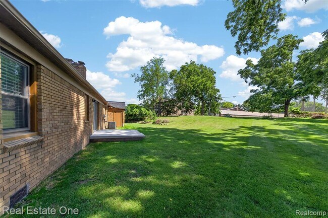 Building Photo - 2079 Klingensmith Rd