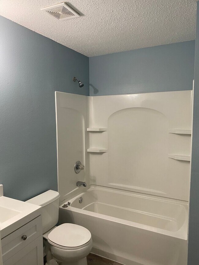 Building Photo - Lovely 2x1 in St. Augustine! Gorgeous Upgrade Kitchen!