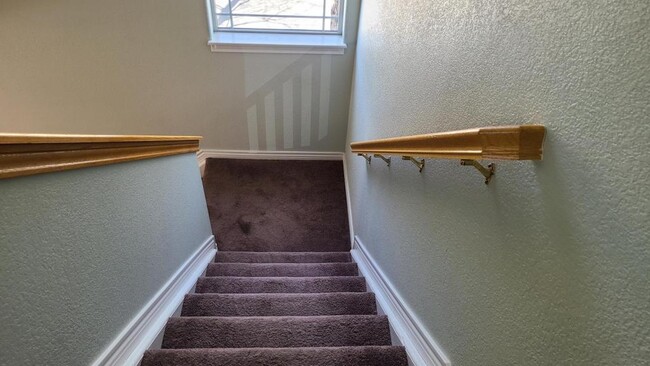 Building Photo - 818 S Terry St