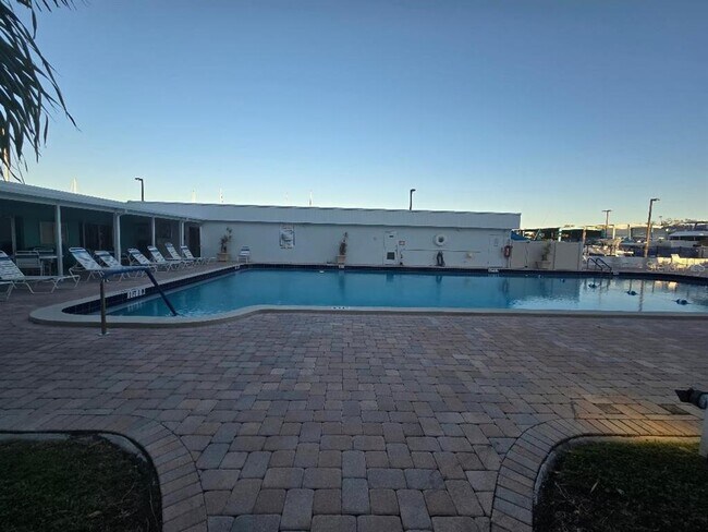 Building Photo - 4908 38th Way S