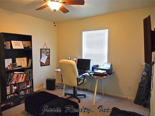 Building Photo - Fantastic Latigo Townhome Near Dining, Sho...