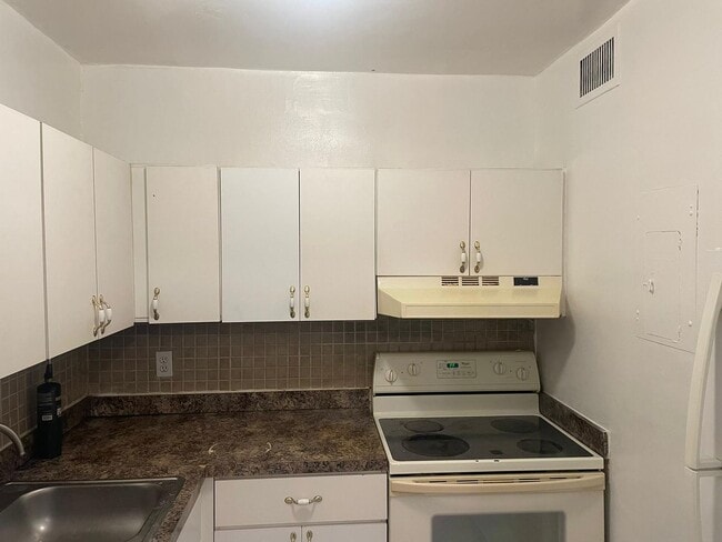 Building Photo - 1830 Maravilla Ave