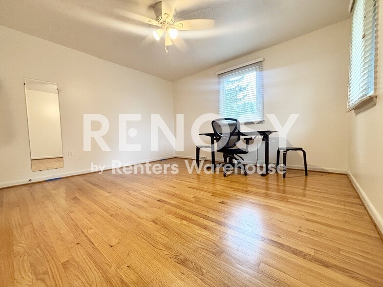 Building Photo - 10083 Century Dr