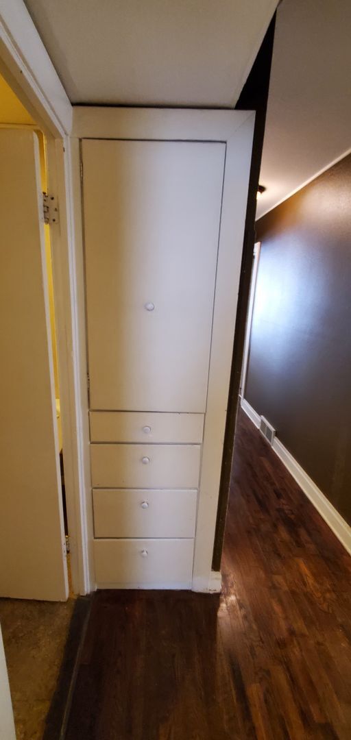 Building Photo - 3 Bedroom with open living room/kitchen/dining area, all on one floor including laundry!
