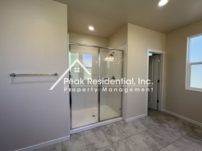 Building Photo - Beautiful Folsom 4bd/3ba Home with 2 Car G...